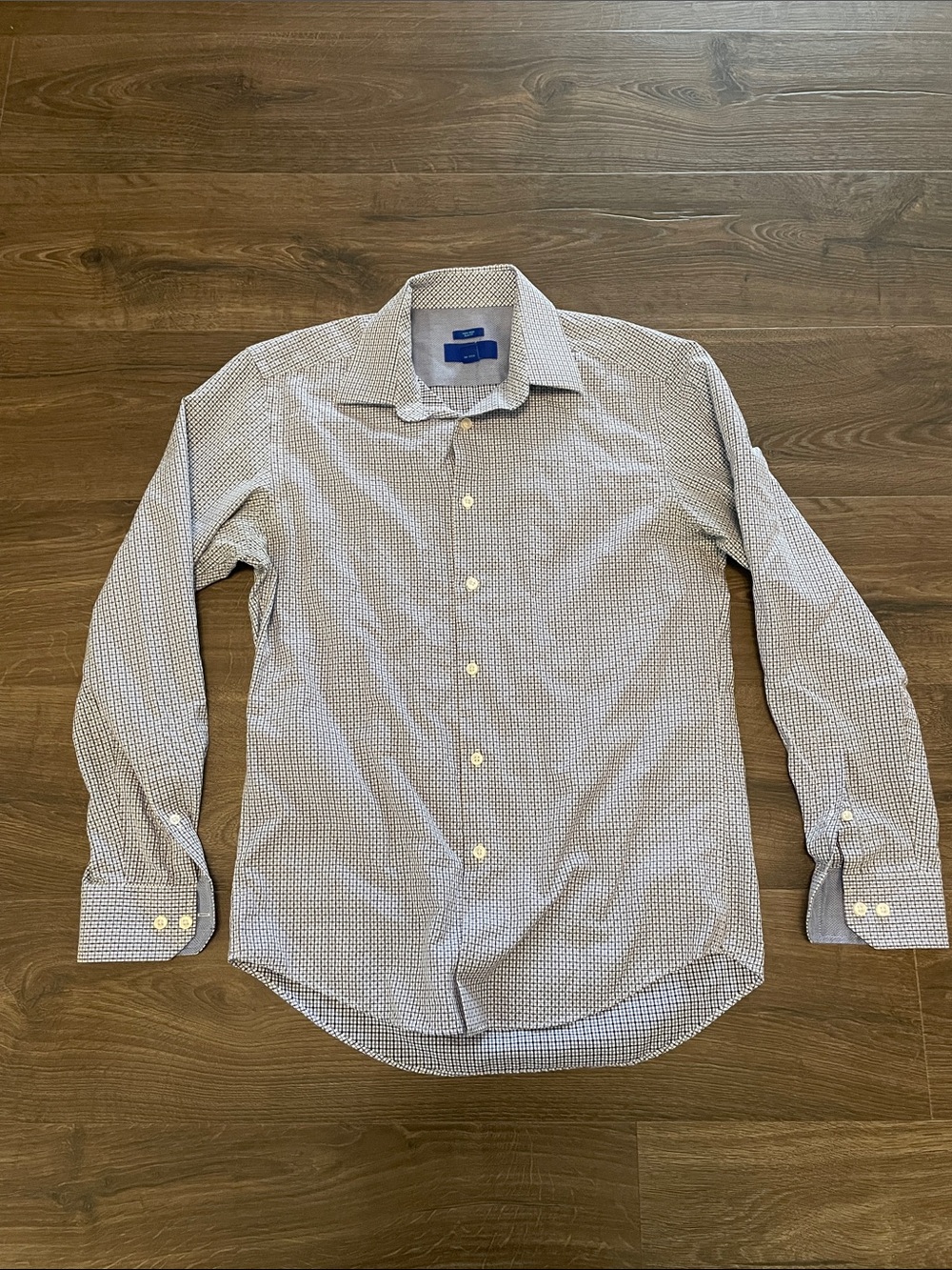 Egara Blue & White Pattern Cotton Dress Shirt Non-Iron Slim Fit, Size Medium